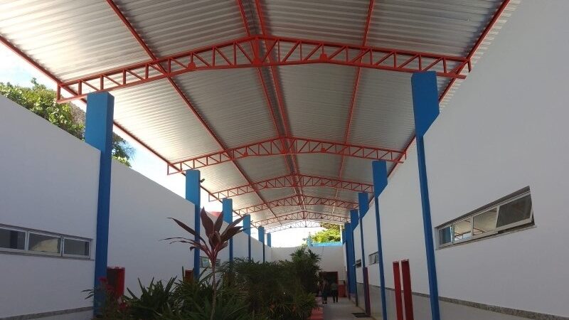 Escola de Atafona ganha nova cobertura da área externa