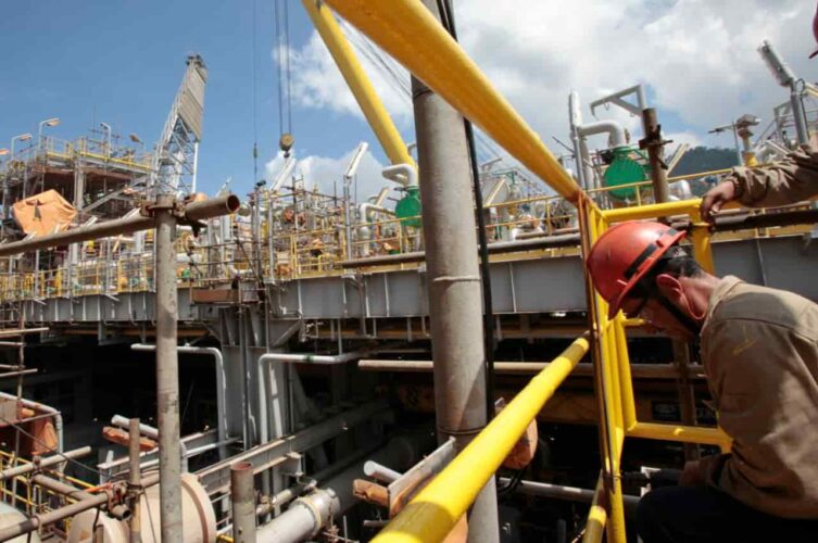 Produção de petróleo e gás no pré-sal cresce 5,9% em maio