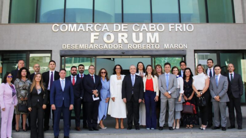 Presidente do TJRJ anuncia investimentos em tecnologia durante reunião em Cabo Frio