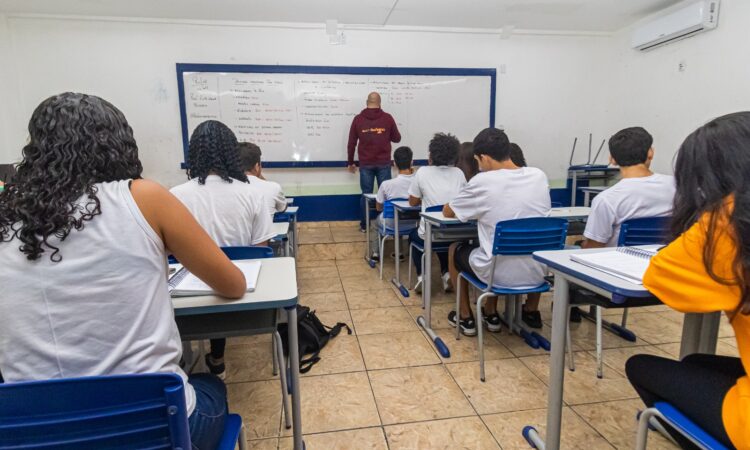 Estado do Rio convoca 596 professores