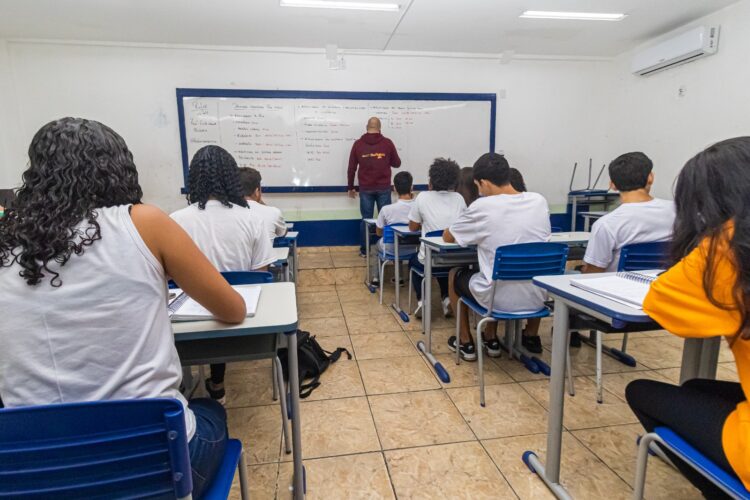 Estado do Rio convoca 596 professores