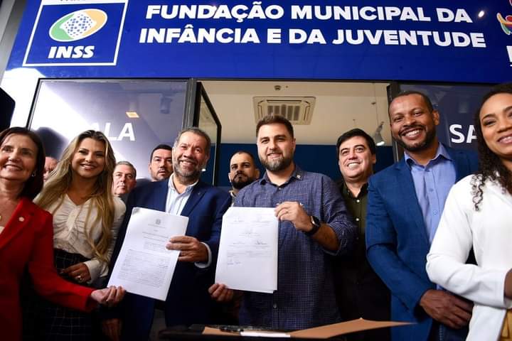 Ministro Lupi e prefeito de Campos inauguram agência do INSS, em Guarus