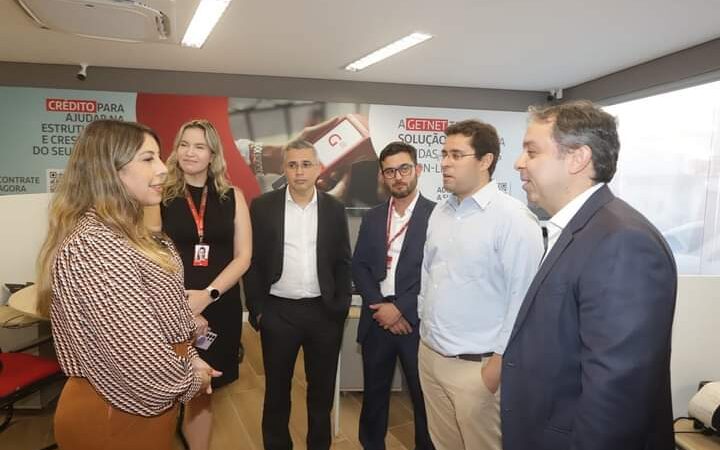 Santander inaugura agência em SJB e confirma atendimento em horário estendido