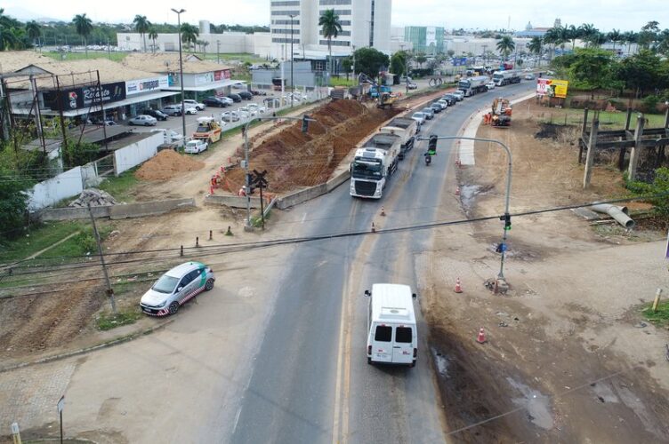 Obras do trecho urbano na BR-101 em sistema pare e siga para retirada de trilhos, em Campos
