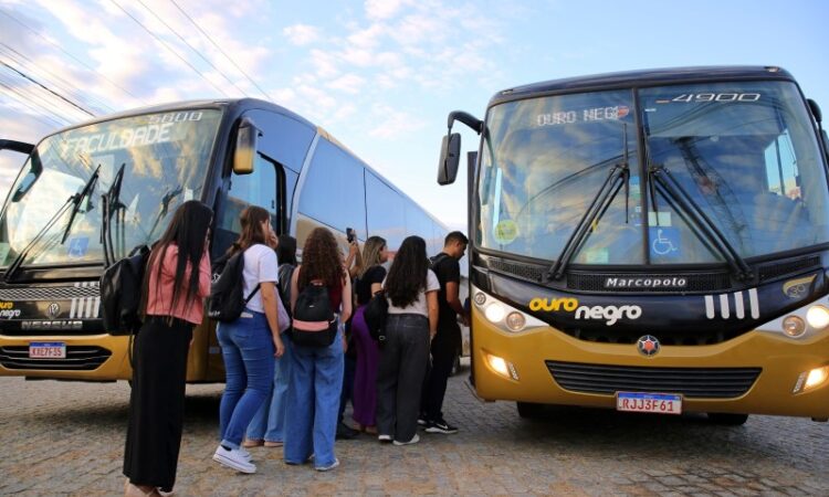 Transporte estudantil contempla mais de 800 universitários e técnicos em SJB