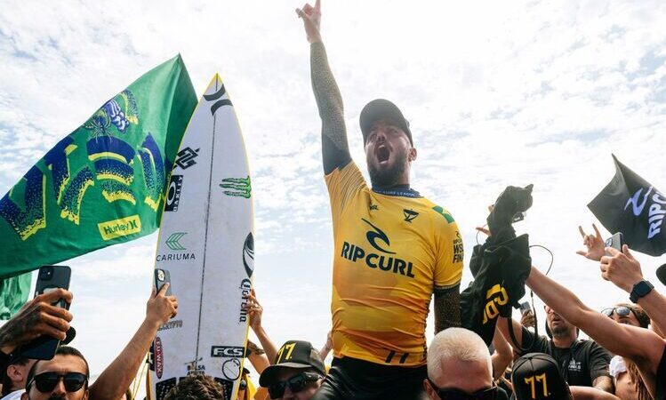 Filipe Toledo conquista bicampeonato mundial de surfe