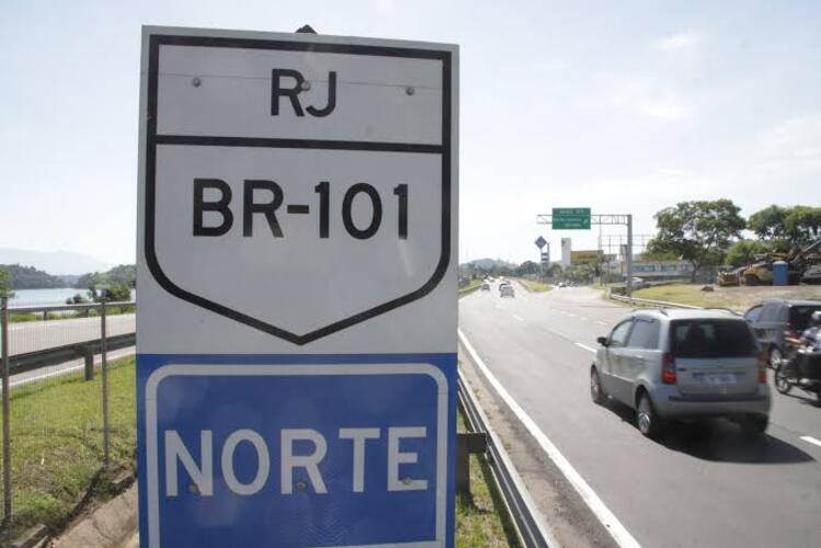Mais de 540 mil veículos vão tráfegar pela BR-101 durante o feriado