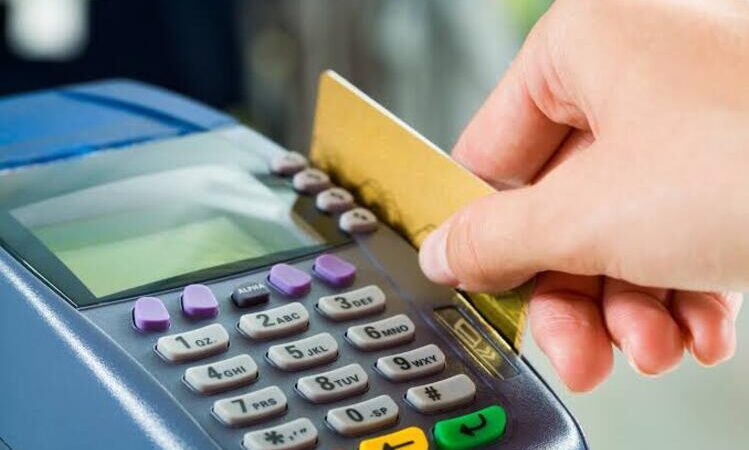 Câmara aprova limite para juros no cartão de crédito e Desenrola
