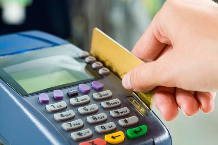Câmara aprova limite para juros no cartão de crédito e Desenrola