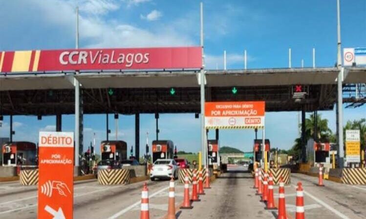 180 mil veículos devem passar pela Via Lagos durante o feriado