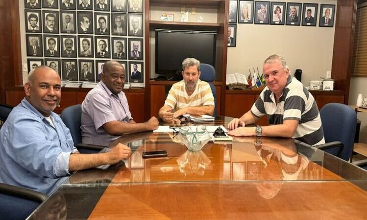 CDL firma parceria para evento que vai cadastrar desempregados e empresas em Campos