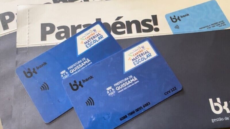 Estudantes de Quissamã recebem cartão da Prefeitura para comprar material didático