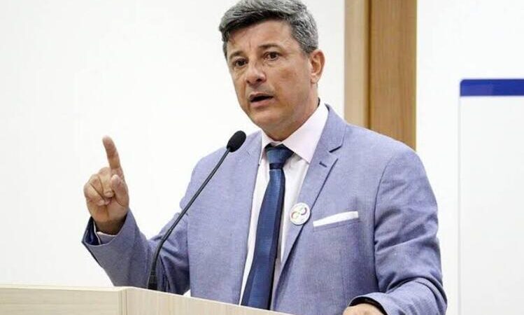 Vereadores de Macaé cobram mais escolas e profissionais para a Educação