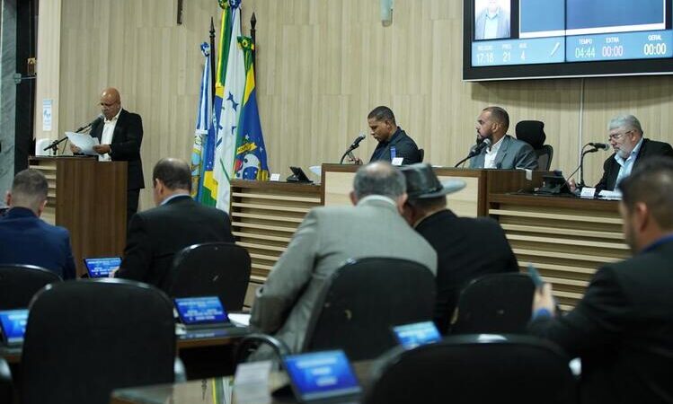 Guerra das CPIs: Base de Wladimir na Câmara de Campos esvazia sessão 