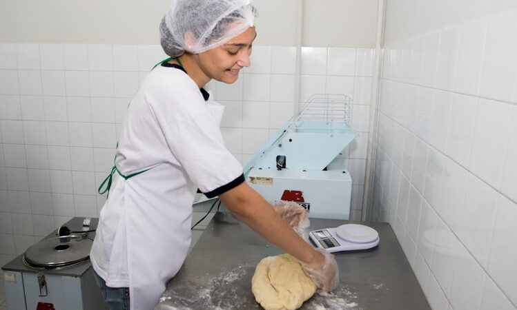 “Pão Nosso de Cada Dia” reforça alimentação e ensina alunos de Cambuci