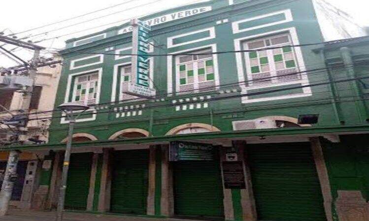 Dívida superior a R$ 1,8 milhão leva livraria mais antiga do Brasil a fechar as portas em Campos