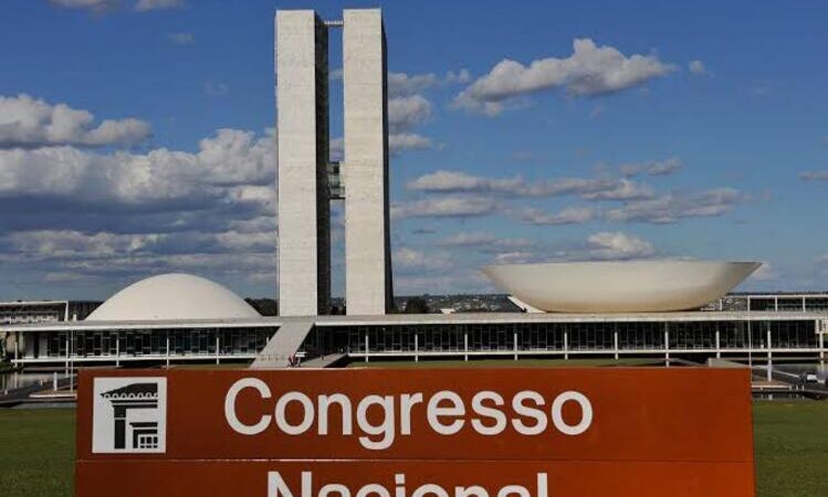 Para compensar perda de municípios e estados Congresso aprova R$ 15 bi
