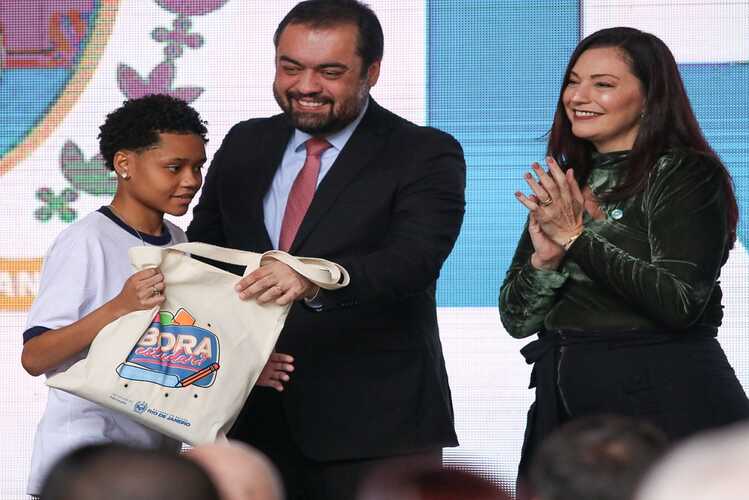 Estado envia à Alerj proposta de bônus para 60 mil servidores da Educação