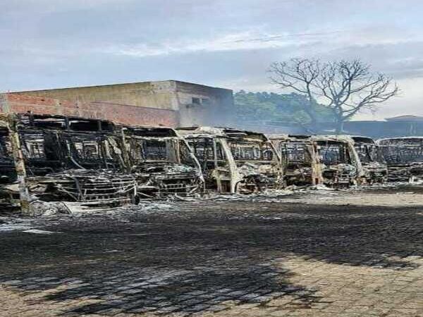 Incêndio destrói 25 ônibus da São Salvador, em Campos