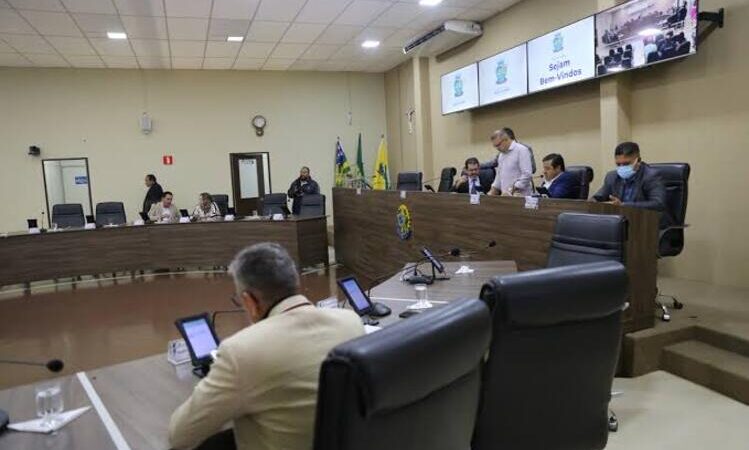 Vereadores de Macaé votam abono de R$ 2 mil para servidores inativos e pensionistas da Prefeitura