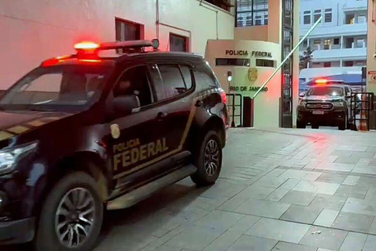 PF faz operação contra venda de vinhos contrabandeados em Macaé