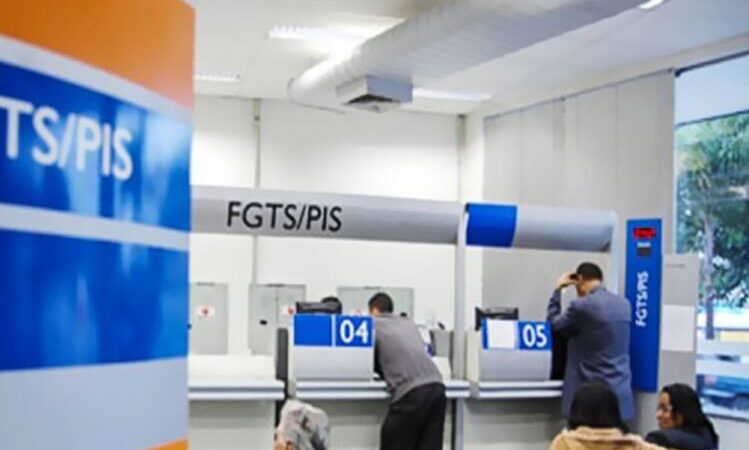 Trabalhadores podem sacar abono salarial do PIS/Pasep até hoje