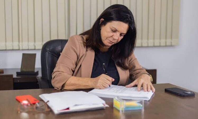 Prefeita de Cabo Frio deixa o PL e diz que está sendo perseguida no partido