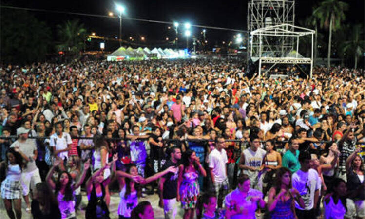 Fim de semana com shows e atividades esportivas nas praias