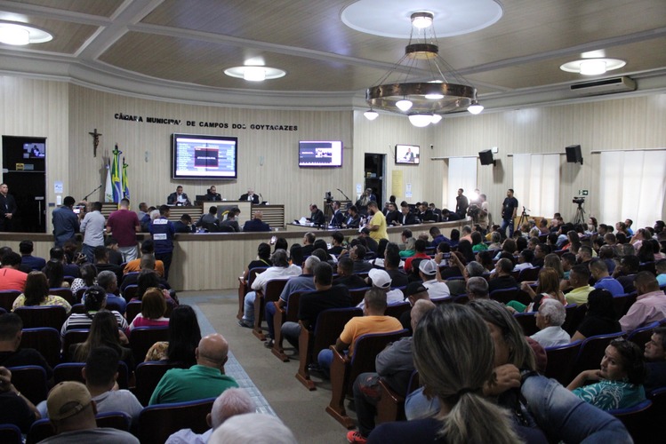 Com 16 votos a favor e oito abstenções, LOA é aprovada em Campos