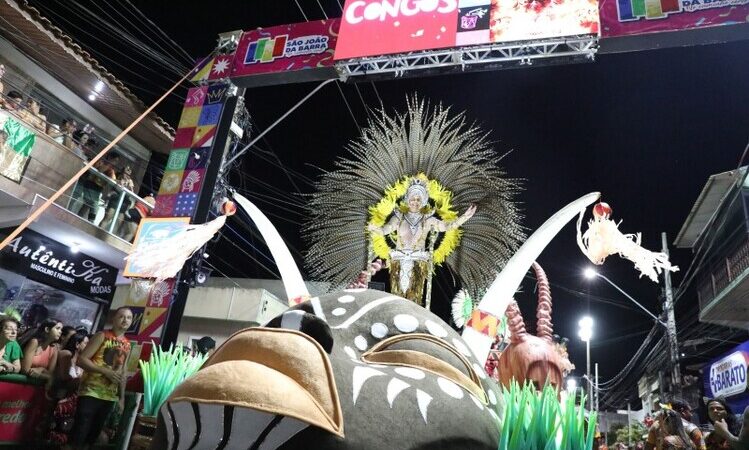 Congos e Chinês dão show no carnaval de SJB