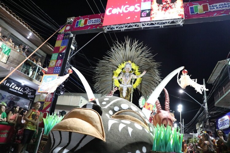 Congos e Chinês dão show no carnaval de SJB