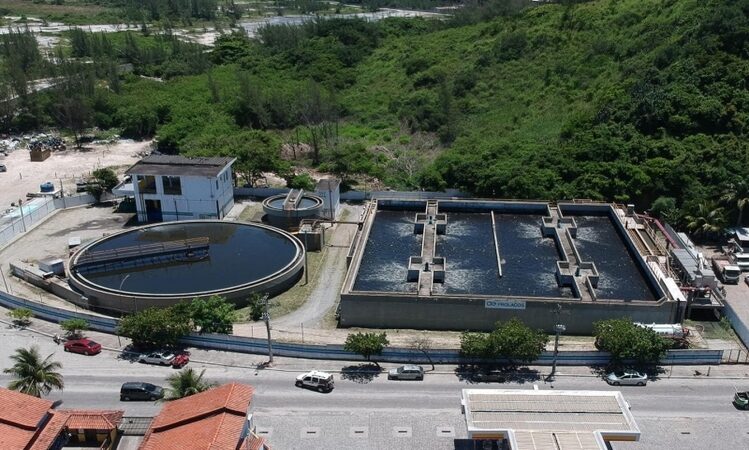 Prolagos é multada por mau cheiro em estação de tratamento de esgoto em Arraial do Cabo