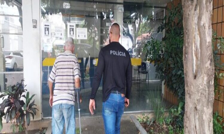 Idoso de 85 anos preso por suspeita de estuprar idosa de 80, em Campos