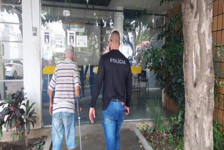 Idoso de 85 anos preso por suspeita de estuprar idosa de 80, em Campos