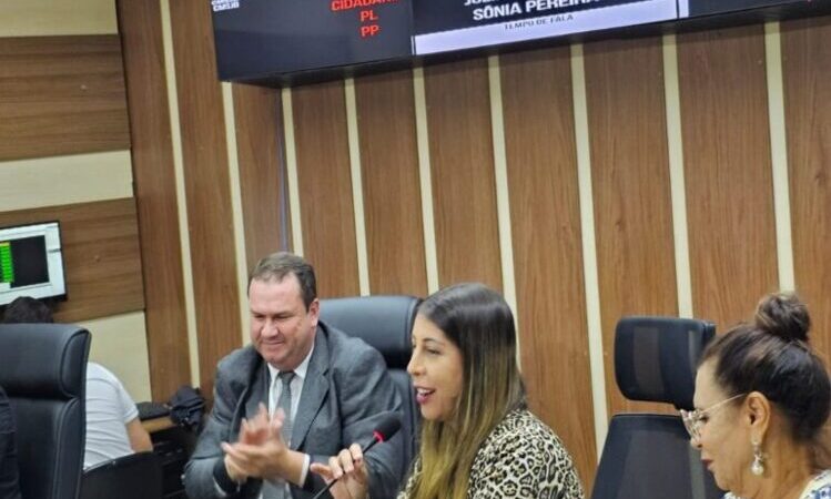 Carla Caputi participa de sessão da Câmara de SJB e destaca avanços do município