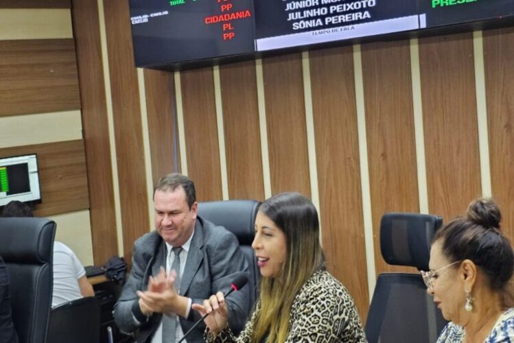 Carla Caputi participa de sessão da Câmara de SJB e destaca avanços do município