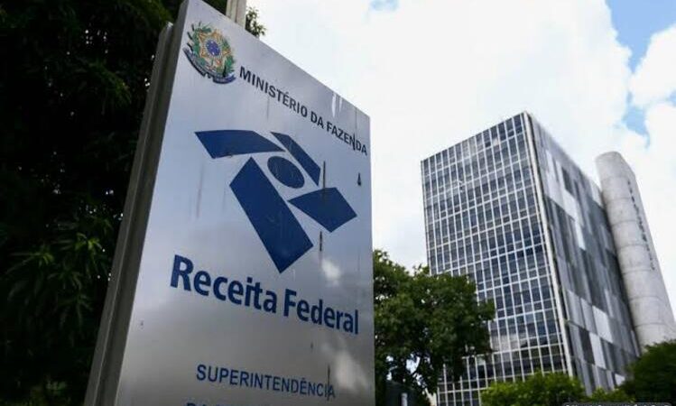 Governo aumenta limite de isenção do IR em 2 salários mínimos