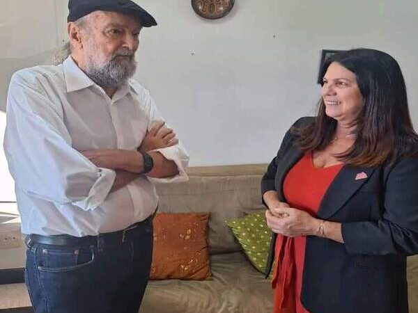 Magdala Furtado, prefeita de Cabo Frio, se filia ao PV