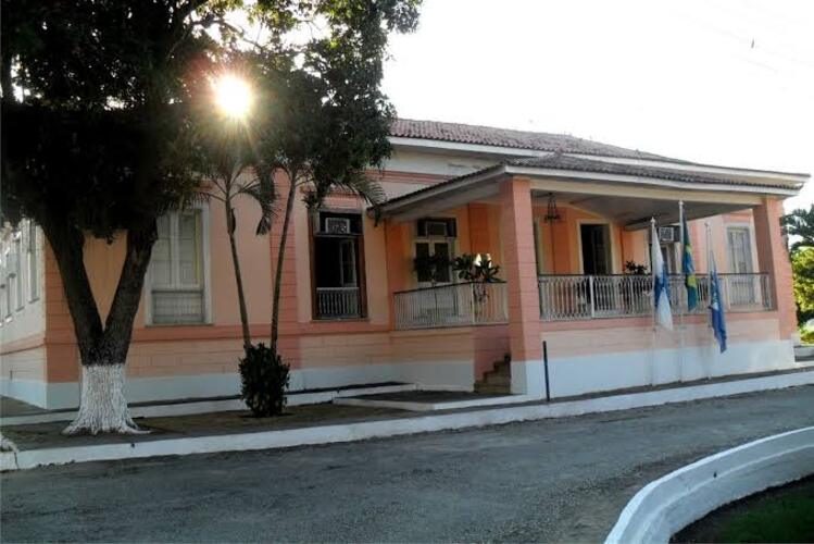 Pelanca volta a reduzir expediente na Prefeitura de Italva por queda na arrecadação
