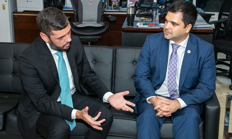Presidente da Alerj é recebido em  audiência por conselheiros do TCE