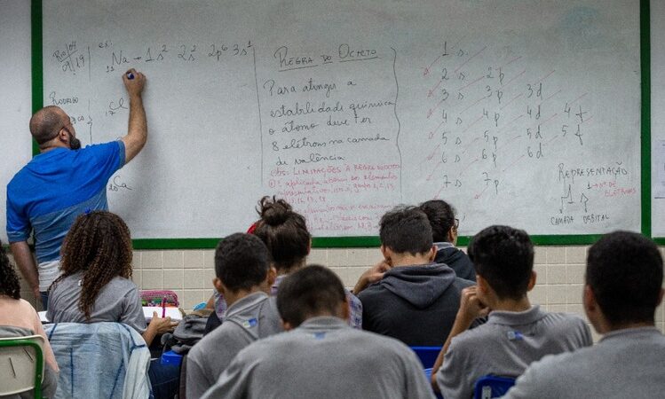 Estado do RJ nomeia 75 novos professores