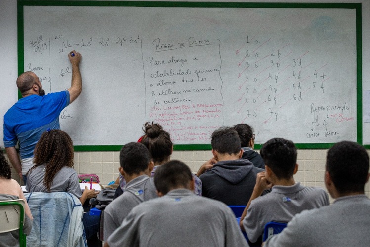 Estado do RJ nomeia 75 novos professores