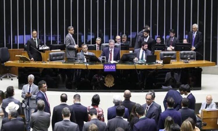 Aprovado no Senado isenção do IR para quem recebe até dois mínimos