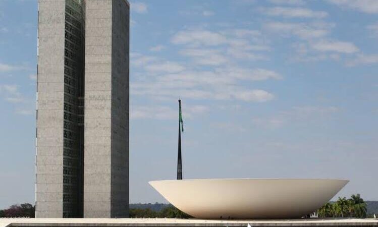 Governo reajusta em 52% auxílio-alimentação de servidores federais