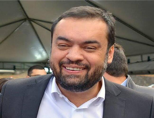 Alerj aprova e Castro poderá contratar até 15 mil professores temporários 