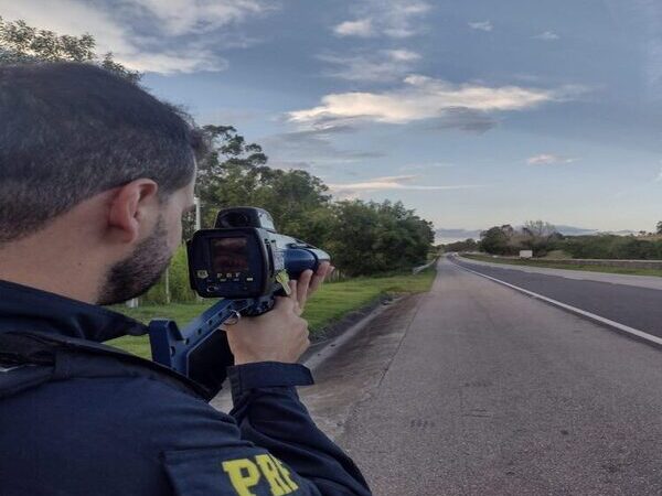 PRF faz operação nas BRs- 101 e 356 para coibir excesso de velocidade