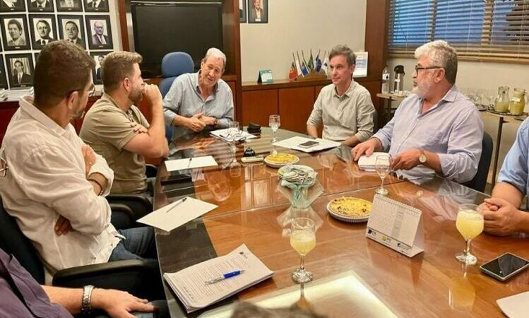 Prefeito de Campos promete a CDL pacotão de medidas para a área central