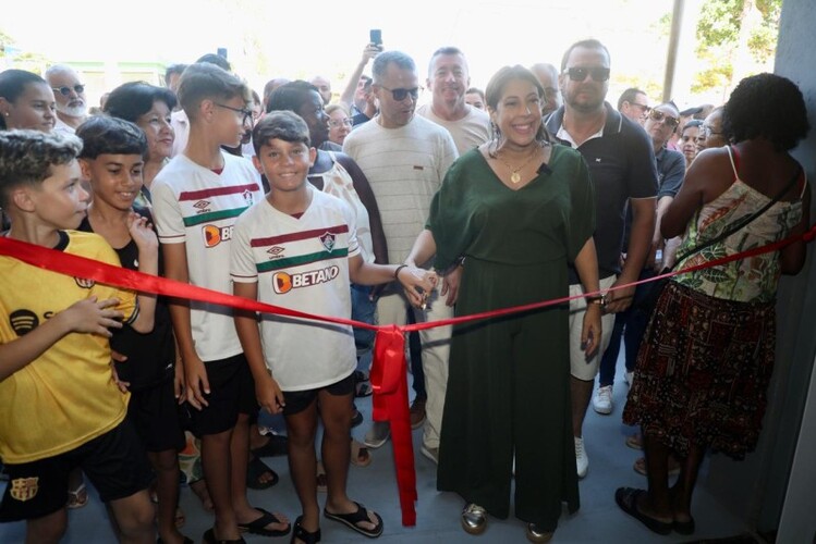 Carla Caputi entrega obra de modernização do ginásio de esportes em SJB