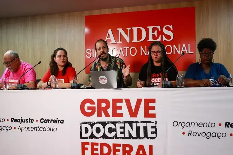 Sem acordo, greve no IFF e nas universidades federais vai continuar