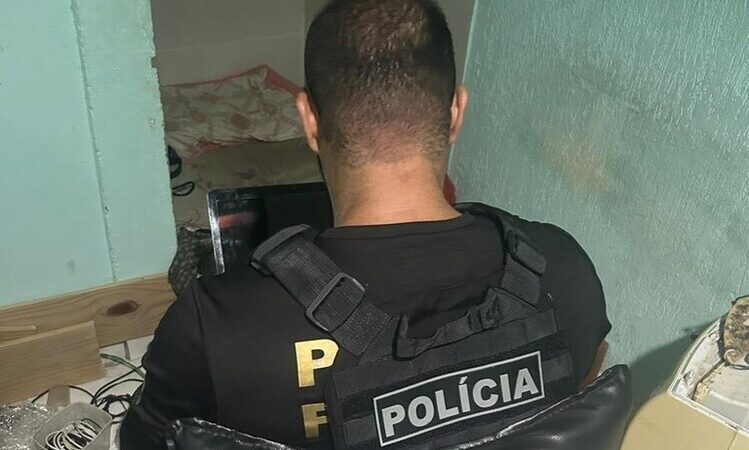 PF prende homem acusado por armazenar arquivos com cenas de abuso sexual infantil em Macaé 